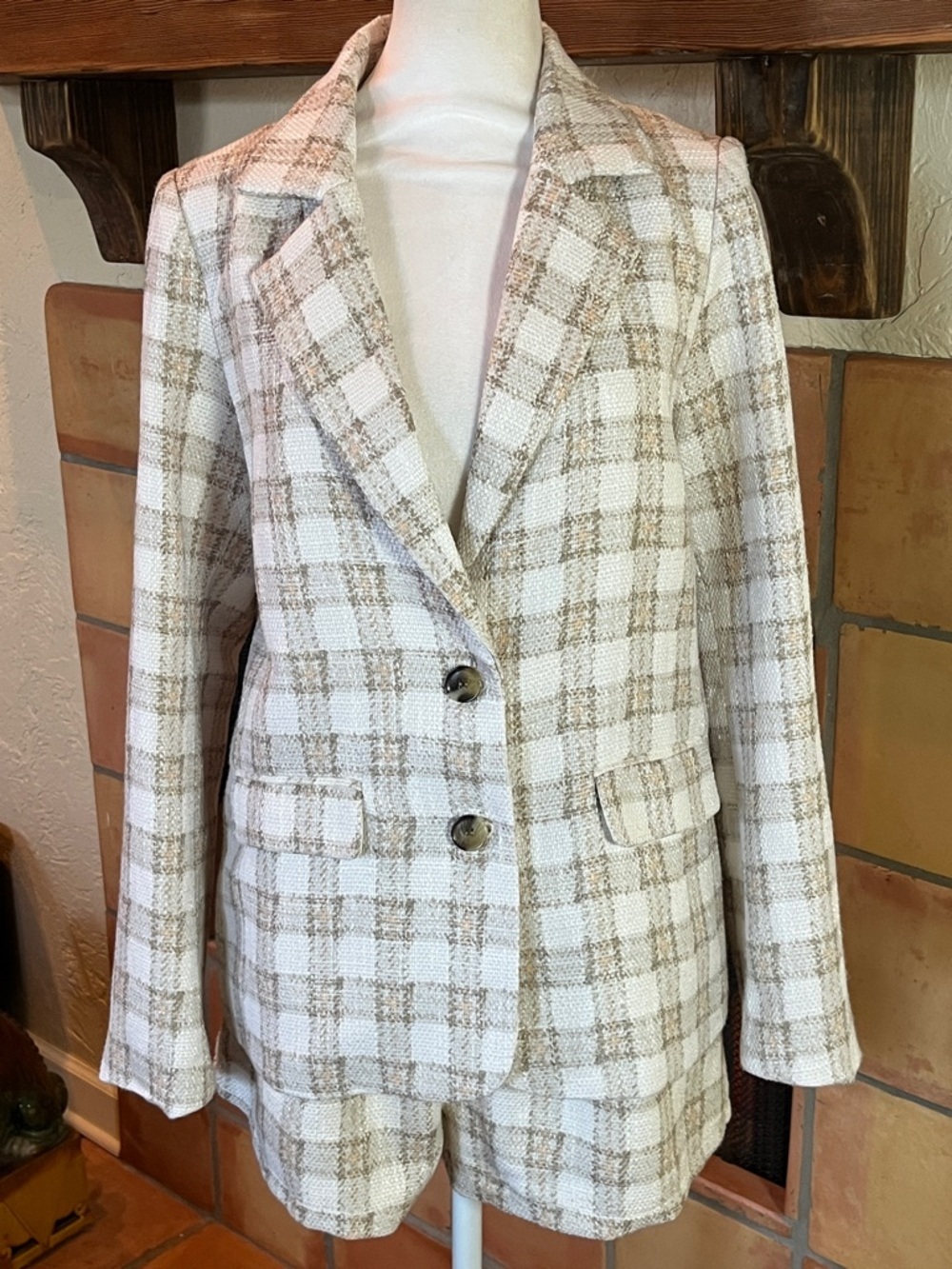 Le Lis Plaid Gingham Plaid Tweed Shorts Suit Set, size M